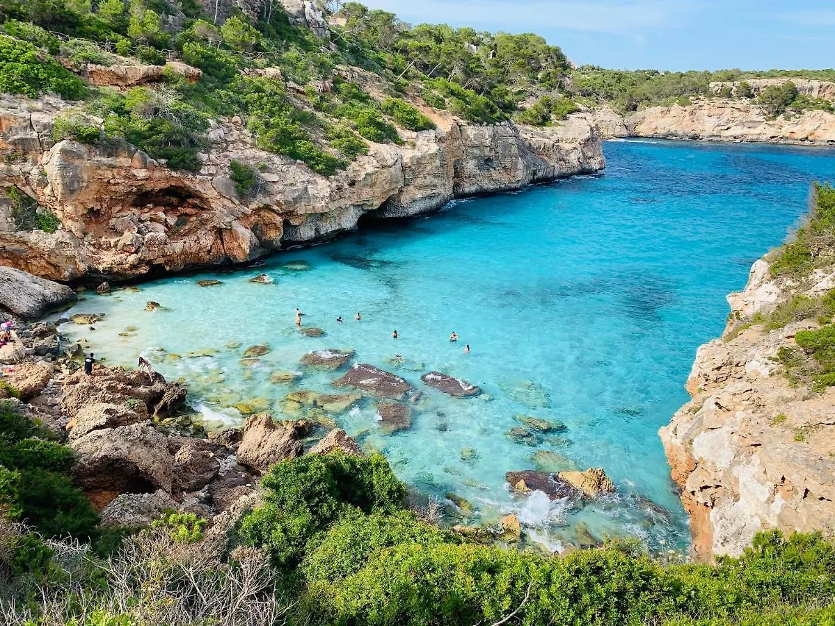Hostal Cala Llombards