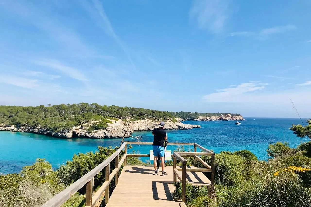 Guest house Hostal Cala Llombards
