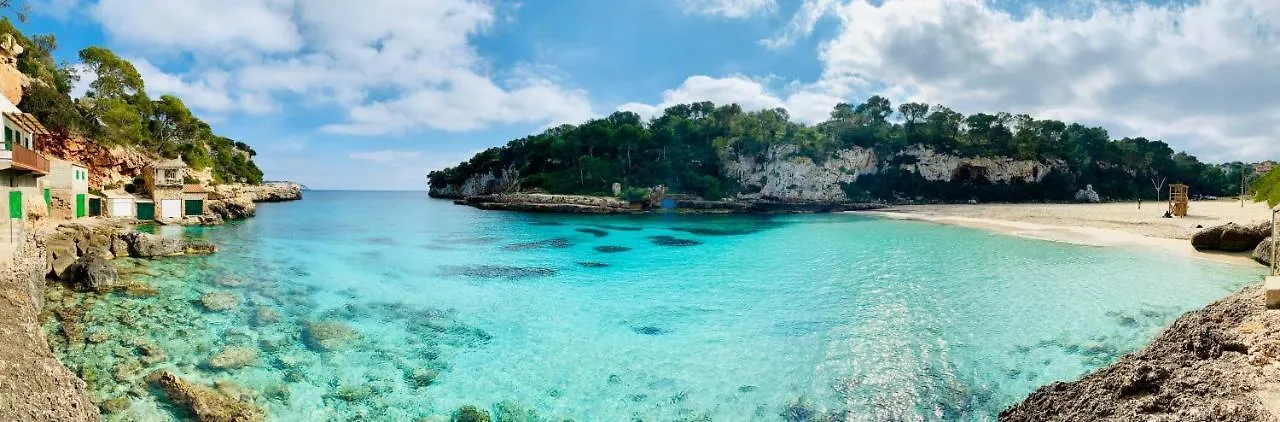 Hostal Cala Llombards Guest house