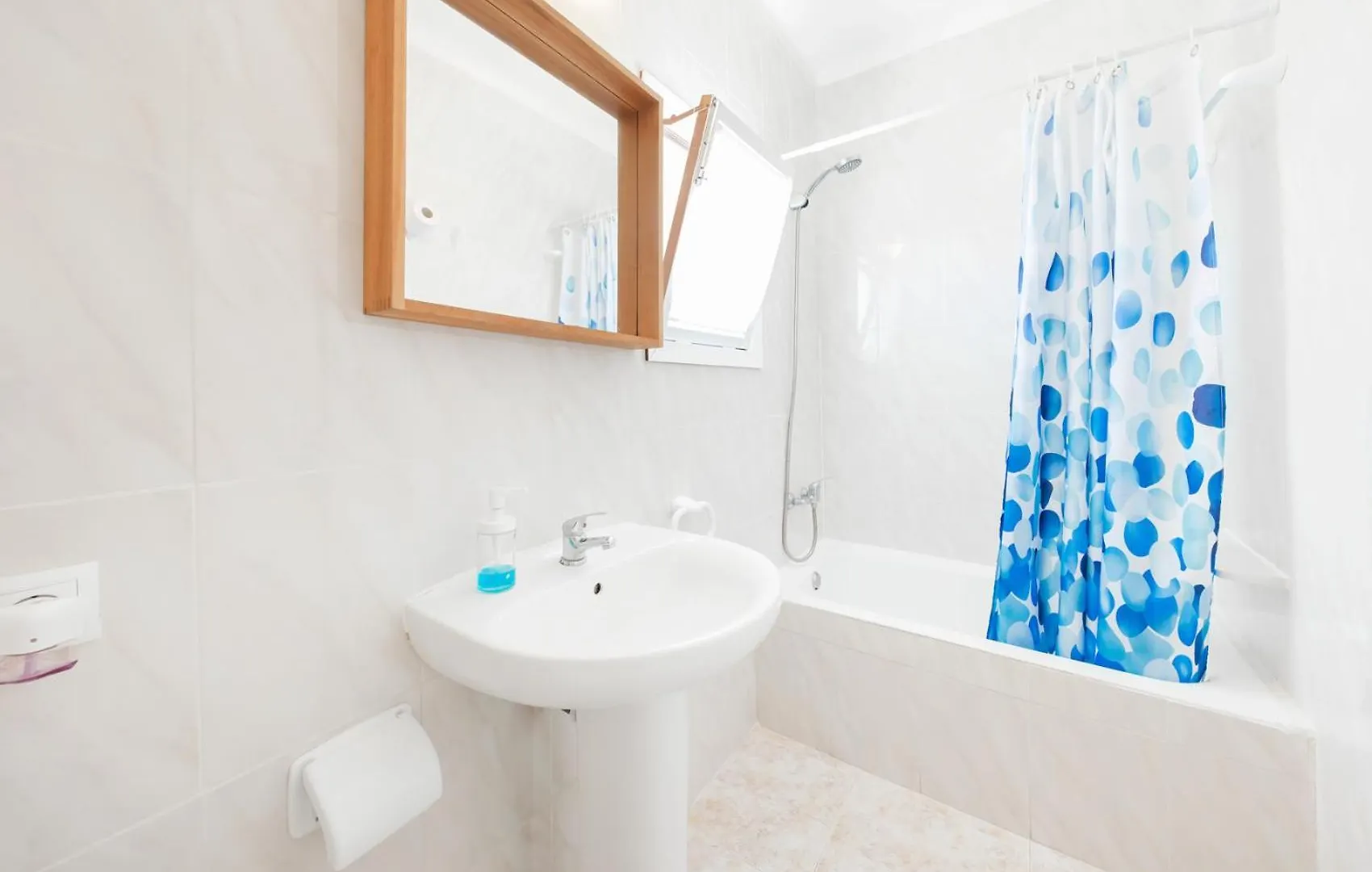 Hostal Cala Llombards Guest house