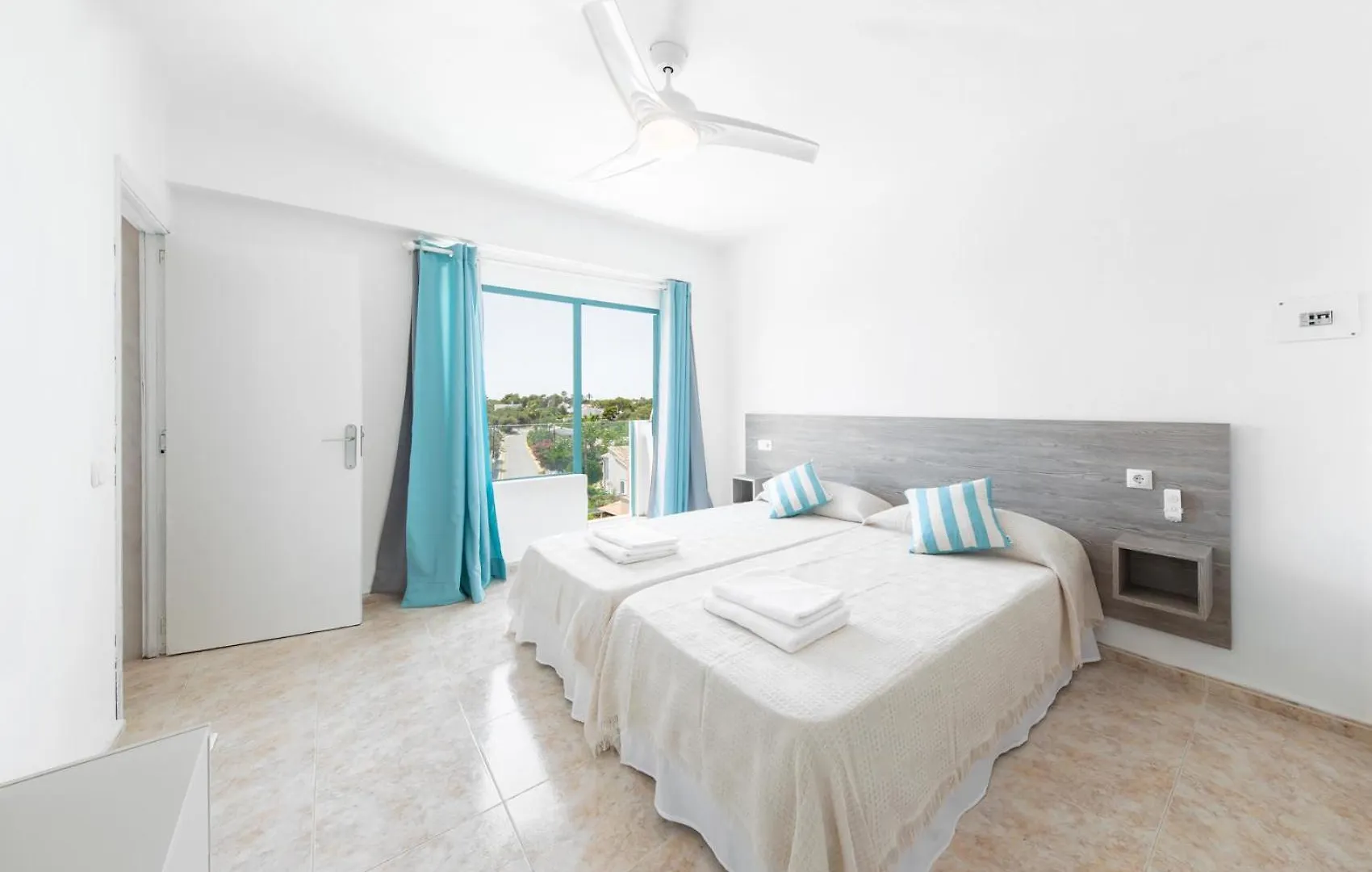 Hostal Cala Llombards 0*,  Spain